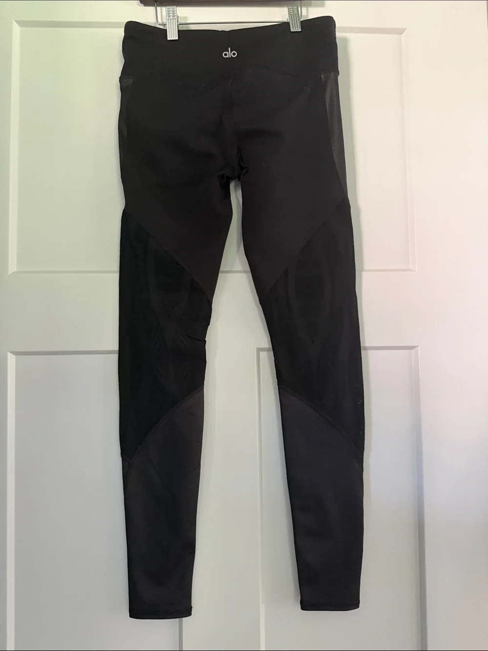 ALO Yoga Vitality Mesh Lace Cut-Out leggings